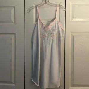 Natori white size large Chamise spaghetti straps with flower appliqués.